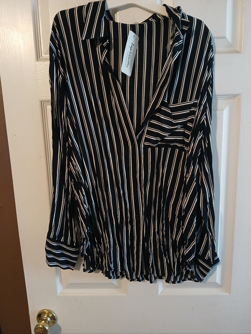 Womens NWT Striped Black/white Button Down Size Large - Picture 2 of 3